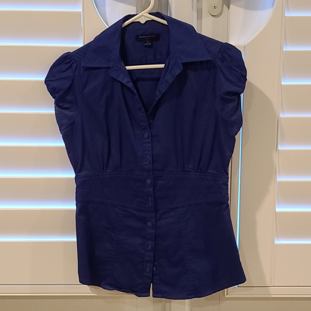 EUC Banana Republic Blue Fitted Short Sleeve Shirt